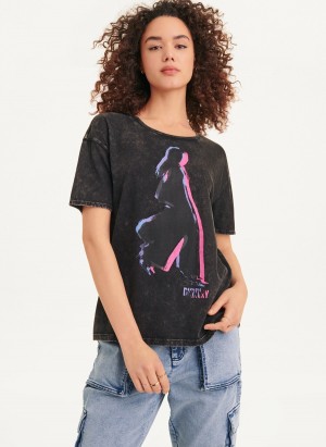 Women's Dkny Short Sleeve Walking Girl T Shirts Black | C6769252