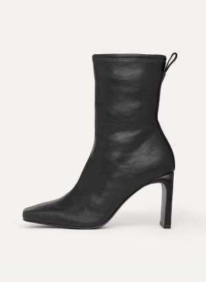 Women's Dkny Wren - New Heel Shape Booties Black | D0111593