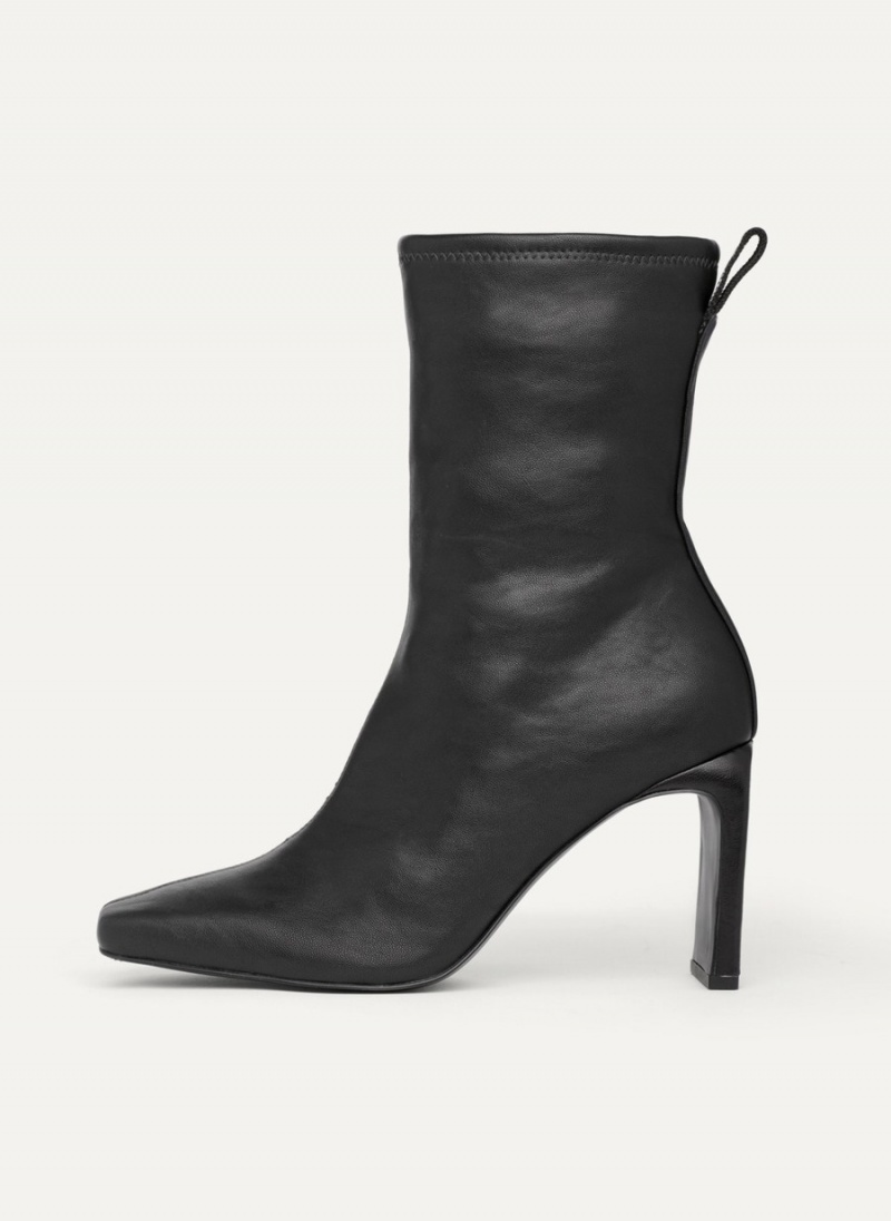 Women\'s Dkny Wren - New Heel Shape Booties Black | D0111593